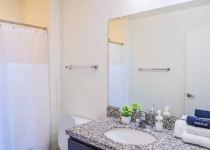 Apartment Elegant 2bd - Cdt - Gym, Pool, Parking - Sleep 8 *