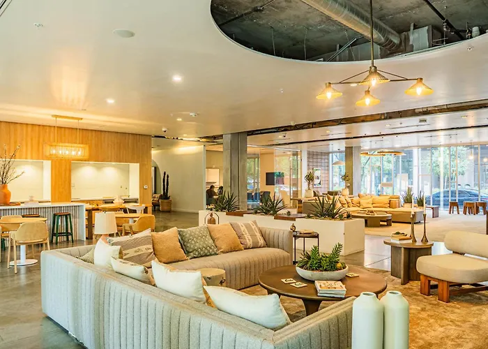 Elegant 2bd - Cdt - Gym, Pool, Parking - Sleep 8 Apartment *