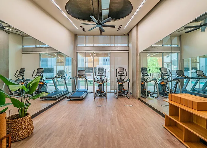 Apartment Elegant 2bd - Cdt - Gym, Pool, Parking - Sleep 8 *
