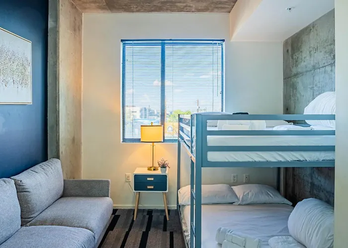 Apartment Elegant 2bd - Cdt - Gym, Pool, Parking - Sleep 8 *