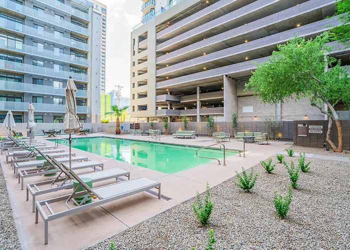 Apartment Elegant 2bd - Cdt - Gym, Pool, Parking - Sleep 8 Phoenix