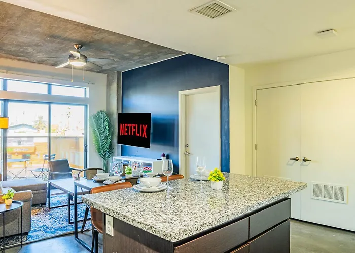 Elegant 2bd - Cdt - Gym, Pool, Parking - Sleep 8 *