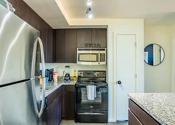Apartment Elegant 2bd - Cdt - Gym, Pool, Parking - Sleep 8 *