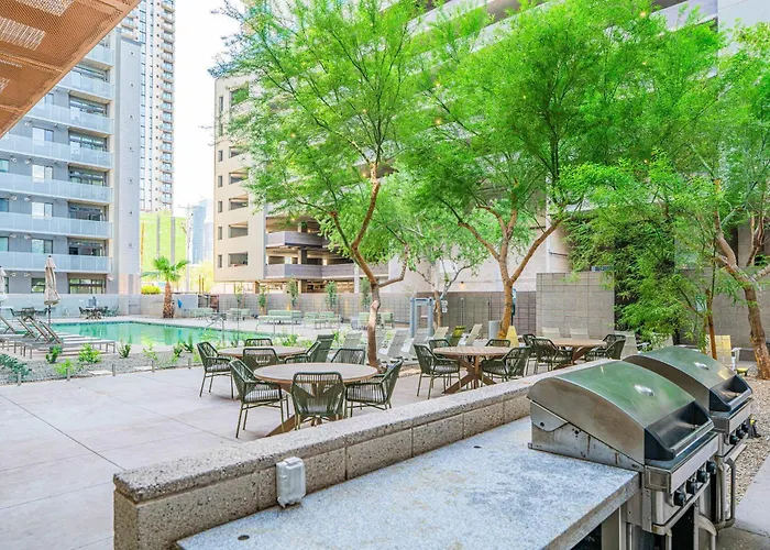 Elegant 2bd - Cdt - Gym, Pool, Parking - Sleep 8 Phoenix