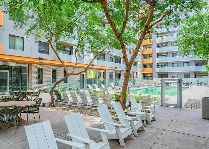 Elegant 2bd - Cdt - Gym, Pool, Parking - Sleep 8 Apartment Phoenix