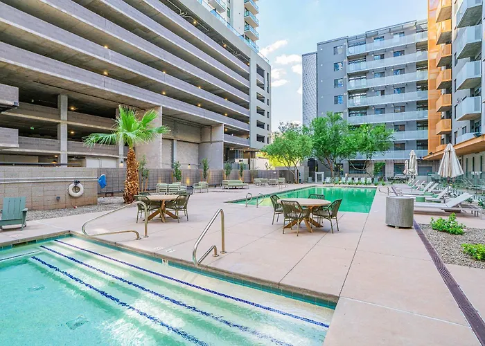 Elegant 2bd - Cdt - Gym, Pool, Parking - Sleep 8 Apartment
