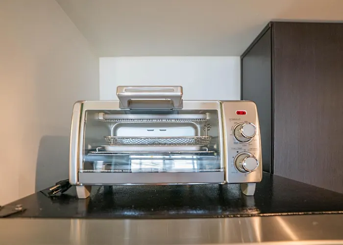 Elegant 2bd - Cdt - Gym, Pool, Parking - Sleep 8 Apartment Phoenix