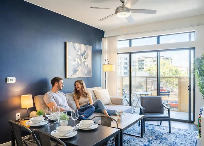 Elegant 2bd - Cdt - Gym, Pool, Parking - Sleep 8 Apartment